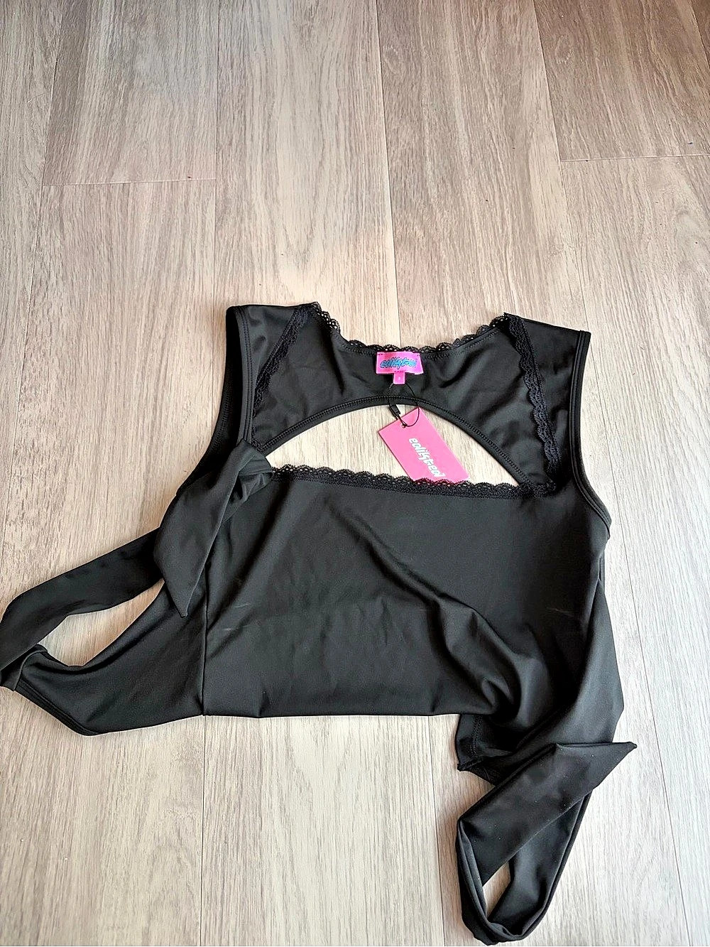 EDIKTED NWT crop top tie back
